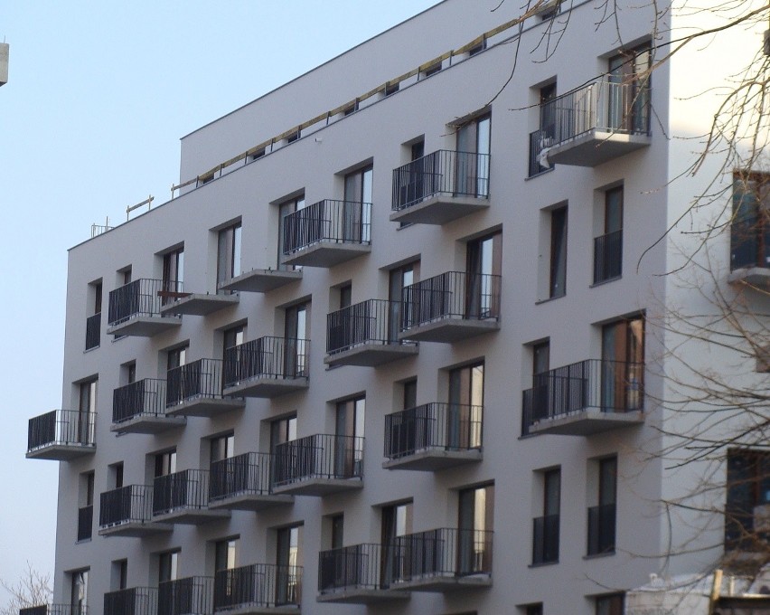 Dobudowa balkonu - balkony przyczepne i na słupach | e-Ściany