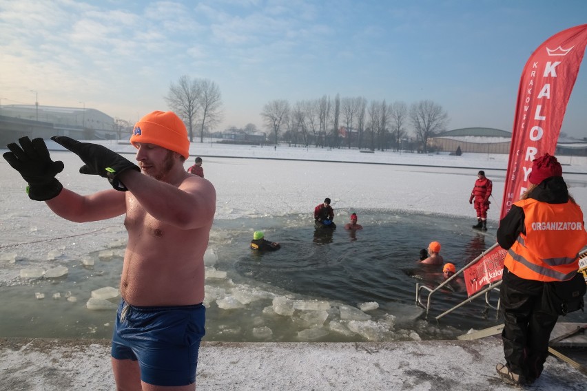 Kraków. Kąpiel w Wiśle w gigantycznym mrozie [ZDJĘCIA, WIDEO]