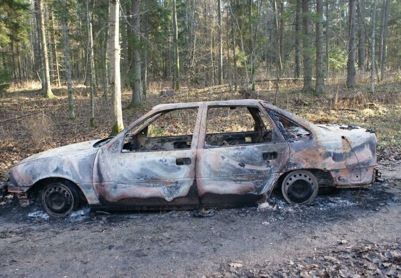 Porwali mężczyznę i spalili mu samochód [ZDJĘCIA]