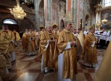 Msza krzyżma w Archikatedrze Lubelskiej. Jedyna sprawowana przed liturgią Wielkiego Czwartku [ZDJĘCIA]