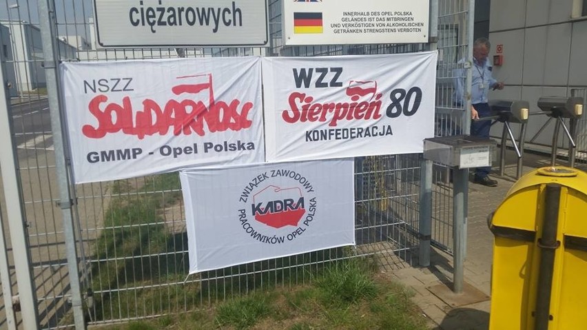 Gliwice: Spór w fabryce Opla trwa. Związkowcy wywiesili flagi