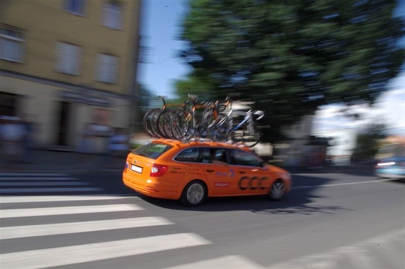 Peleton w Prudniku, ulica Batorego. Zdjęcia przysłał...