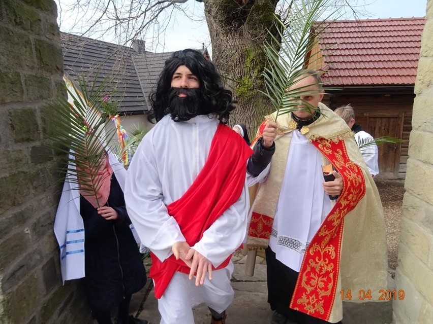 Krzeczów. Niedziela Palmowa z procesją i inscenizacją