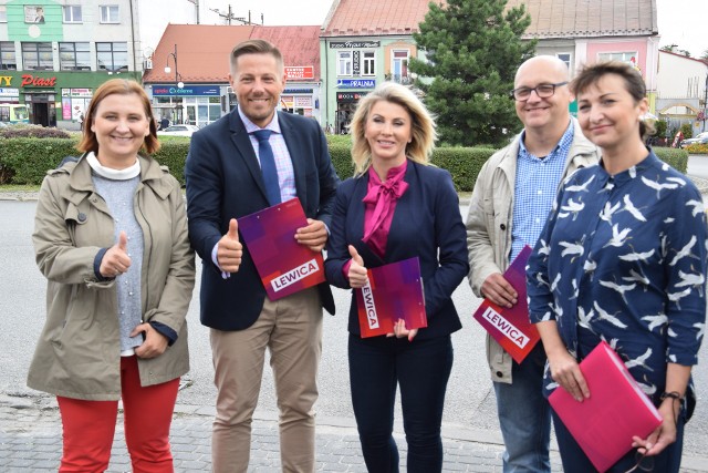 Konferencja prasowa kandydatów Lewicy w Jędrzejowie. Na zdjęciu od lewej: Paulina Piechna-Więckiewicz, Marcin Chłodnicki, Iwona Wielgus, Arkadiusz Chyla, Alicja Lisiak.