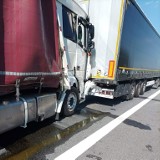 Wypadek na autostradzie A4. Zderzyły się trzy ciężarówki [ZDJĘCIA]