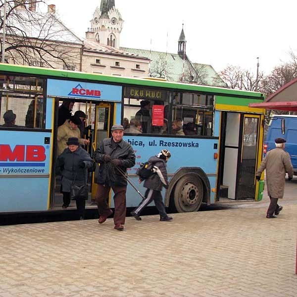 Mieszkańcy muszą uzbroić się w cierpliwość. Autobusy dębickiej MKS nie będą w najbliższym czasie kursować do Mielca.