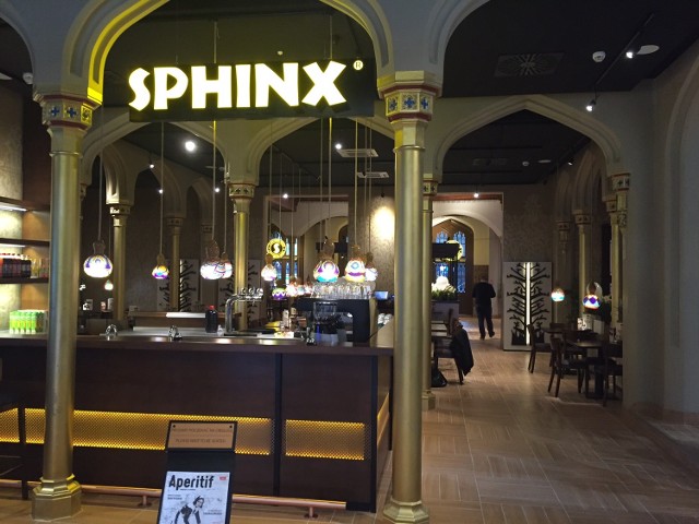 Wnętrze restauracji Sphinx na dworcu Wrocław Główny