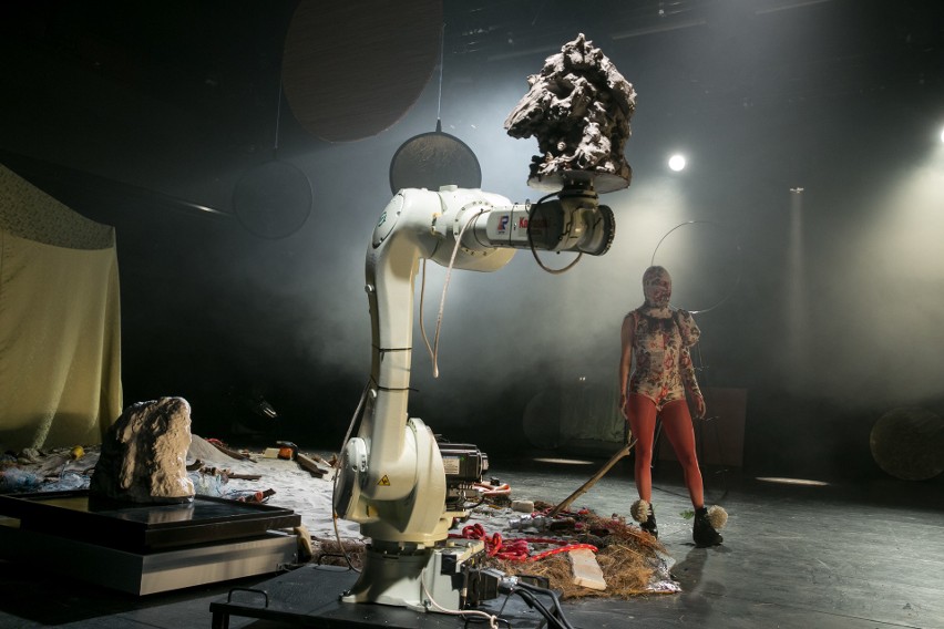 "Bajki robotów"  - spektakl, w którym w roli głównej wystąpi... maszyna [ZDJĘCIA]