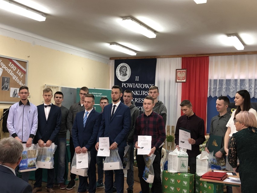 Powiatowy Konkurs z Zakresu Wiedzy Rolniczej w Krasnosielcu. Rywalizowało 12 uczestników