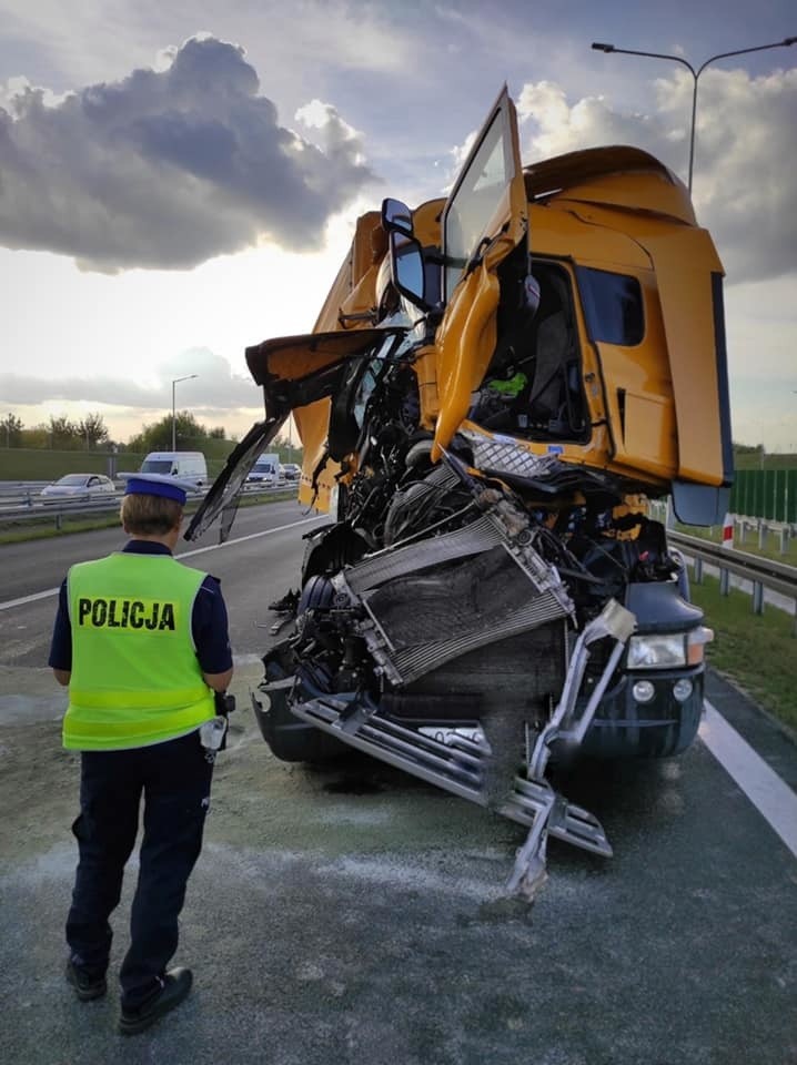 W wypadku na A2 poszkodowana została jedna osoba.