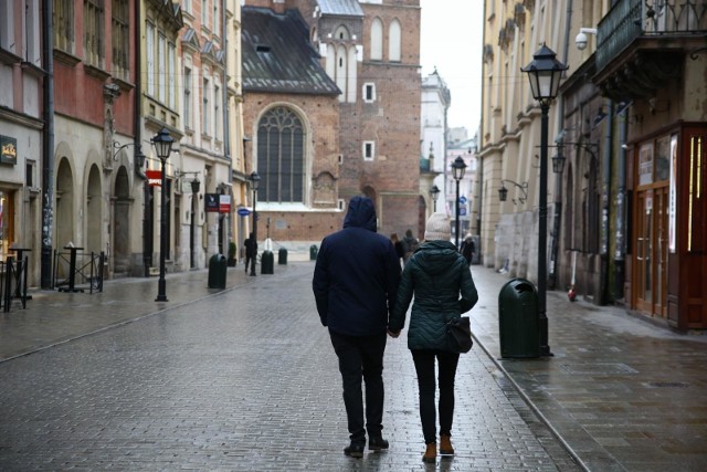 36 proc. ankietowanych uważa, że kończy 2020 rok w gorszej sytuacji zawodowej, niż poprzedni. Z kolei blisko połowa badanych ocenia go tak samo lub lepiej.