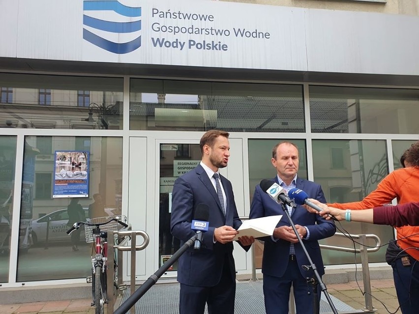 Stan rzek w Małopolsce się obniża, a posłowie Platformy interweniują w Wodach Polskich