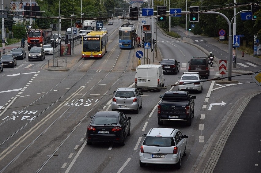 Buspas na Grabiszyńskiej. Jak miasto wyssało liczby z palca