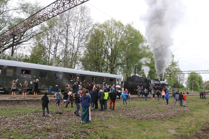 Powitanie historycznego pociągu w Strzebiniu 13.05.2019.