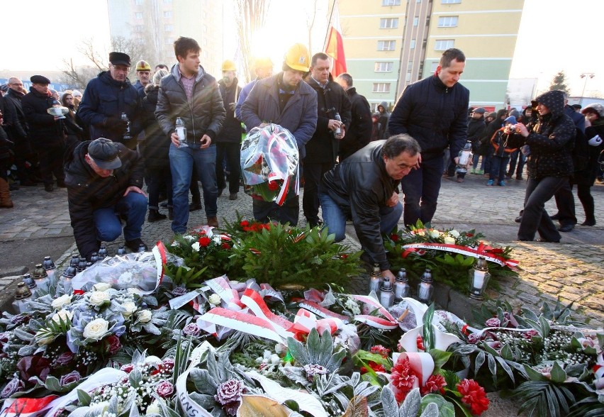 Pracownicy Stoczni Gdańskiej SA oraz uczniowie gdańskich...