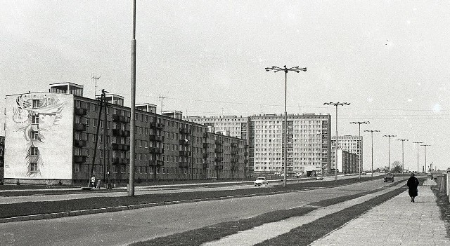 Jak wyglądały ulice Koszalina, osiedla i poszczególne budynku na przełomie lat 80-90-tych XX wieku? Sprawdźcie na wyjątkowych zdjęciach Krzysztofa Sokołowa, znanego koszalińskiego fotografa. 