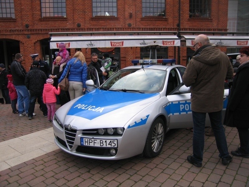 Atrakcja od łódzkiej policji: zakuwanie dzieci w kajdany! [zdjęcia]