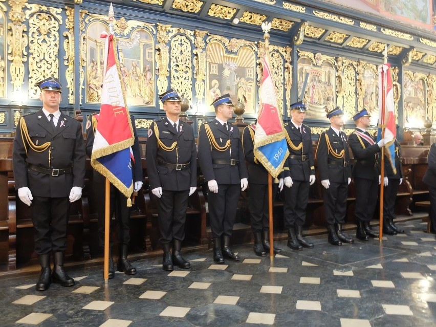 Strażacy świętują na Rynku Głównym z okazji 145-lecia krakowskiej straży pożarnej