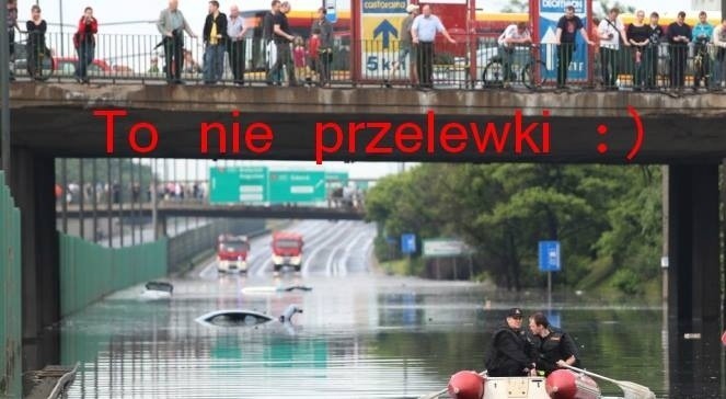 Zalana Warszawa: Internet śmieje się z zalanej Warszawy [MEMY]