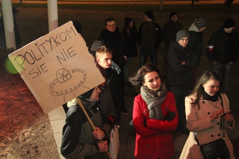 Protest przed Urzędem Wojewódzkim w Kielcach