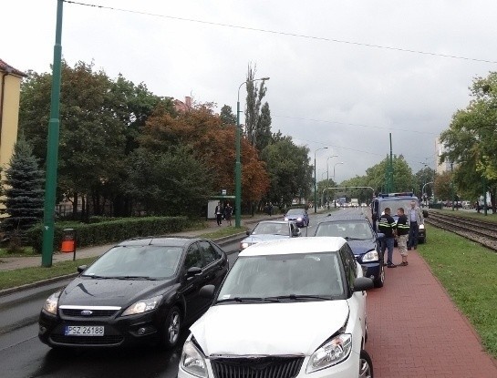 Na ul. Przybyszewskiego zderzyły się cztery samochody