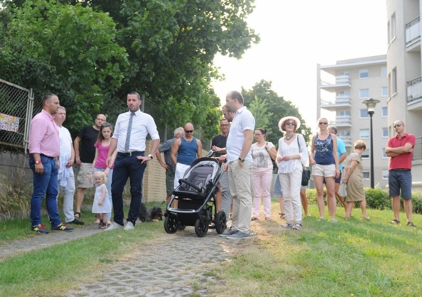 Mieszkańcy twierdzą, że projekty drogi do szkoły i żłobka...