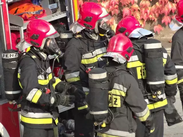 W akcji gaśniczej wzięło udział 9 zastępów straży pożarnej.