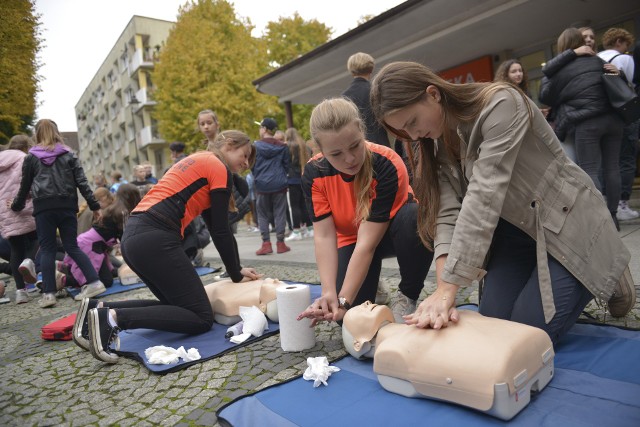 Bicie rekordu odbyło się w ramach obchodów Europejskiego Dnia Przywracania Czynności Serca. Celem było wspólne promowanie w całej Polsce nauki pierwszej pomocy. Akcja organizowana jest w całym kraju przez Wielką Orkiestrę Świątecznej Pomocy. 