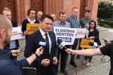 Toruń. Policja skontrolowała kancelarię opozycyjnego polityka Sławomira Mentzena