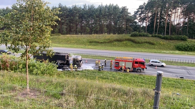 Na jezdni prowadzącej w kierunku Gdańska zapalił się ciągnik...