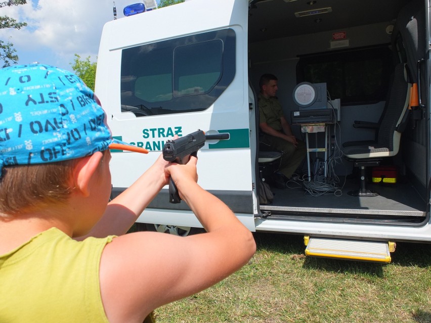 Piknik rodzinny na błoniach Politechniki Opolskiej.