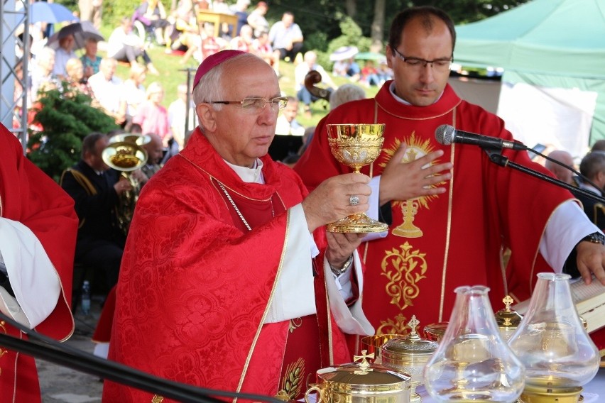 Uroczysta suma odpustowa na Świętym Krzyżu. Mszy przewodniczył arcybiskup Wacław Depo [ZDJĘCIA]