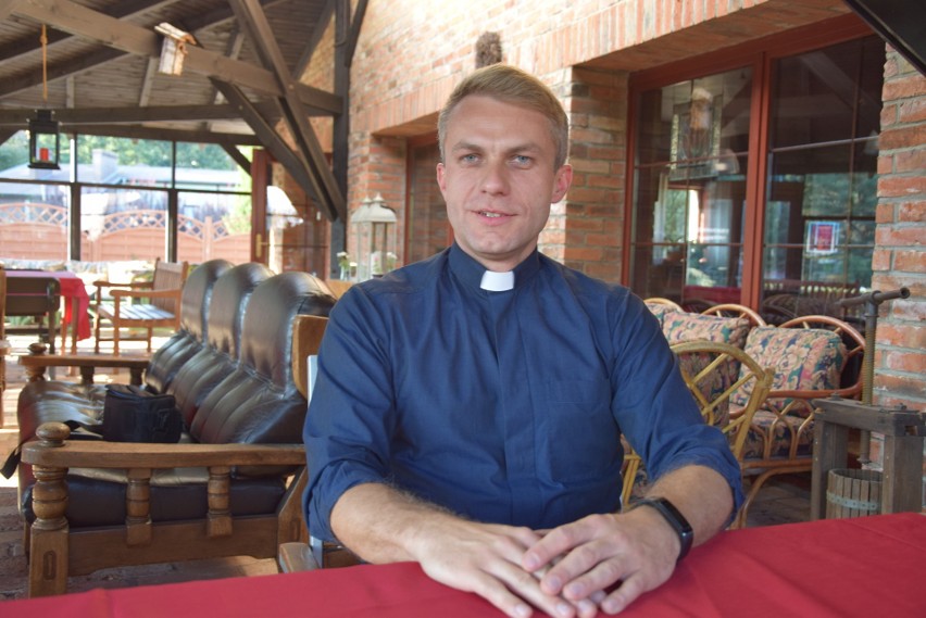 Ksiądz Piotr Bartoszek zachęca do studiowania teologii w...