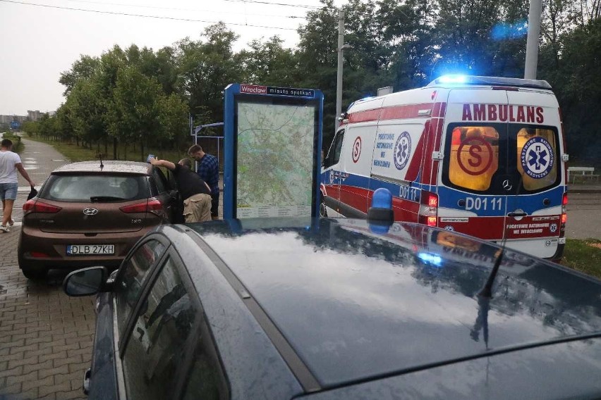 Kobieta podpaliła się na pętli tramwajowej we Wrocławiu. Ciężko ranna trafiła do szpitala