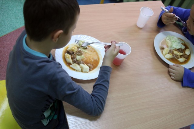 Pojawił się pomysł, by przynajmniej jeden posiłek w stołówkach szkolnych był wegetariański.