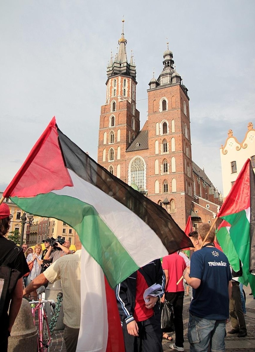 Palestyńska demonstracja w Krakowie. Interweniowała policja [ZDJĘCIA]