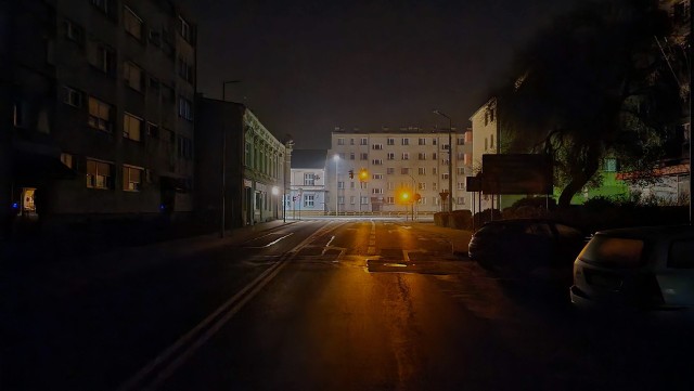 Na ulicach w Strzelcach Opolskich część latarni jest wyłączona.