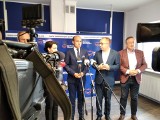 Szef Platformy Obywatelskiej Borys Budka w Kielcach. Spotkanie ze strukturami partyjnymi, konferencja prasowa i... rozwieszanie plakatów 