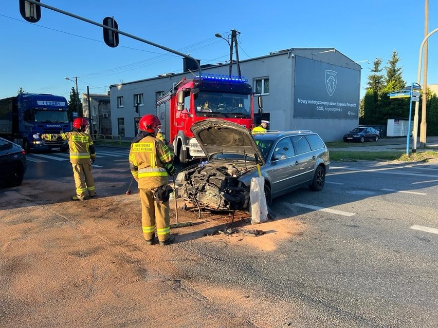 Wypadek na skrzyżowaniu ulic Łęczyckiej i Gałczyńskiego w Zgierzu. Trzy osoby poszkodowane 