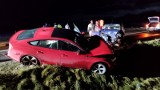 Trzy osoby ranne w wypadku w Kamieńczycach. Zderzyły się renault i audi