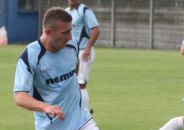 Jakub Stachura strzelił zwycięskiego gola dla Wiernej Małogoszcz w spotkaniu z Partyzantem Radoszyce. 