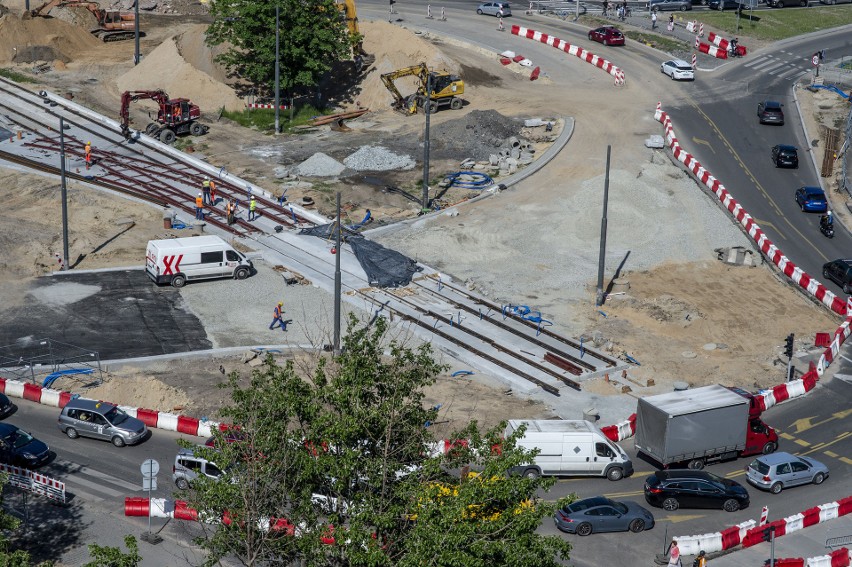 Koniec przebudowy ronda Rataje zaplanowano na marzec 2022 r....