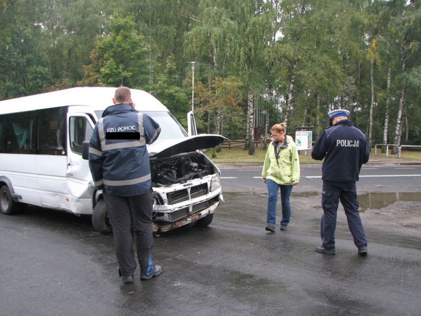 Wypadek busa z piłkarzami Chojniczanki. 15 osób trafiło do szpitala [zdjęcia]