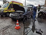 Wypadek dwóch aut na bydgoskim Szwederowie [zdjęcia]
