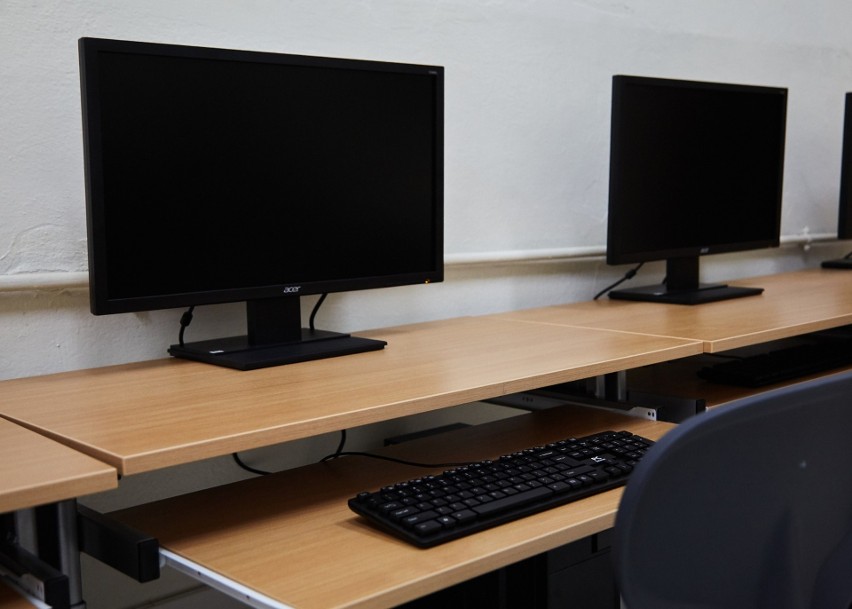 W Publicznej Szkole Podstawowej numer 1 w Przysusze od września uczniowie mogą korzystać z nowej pracowni informatycznej