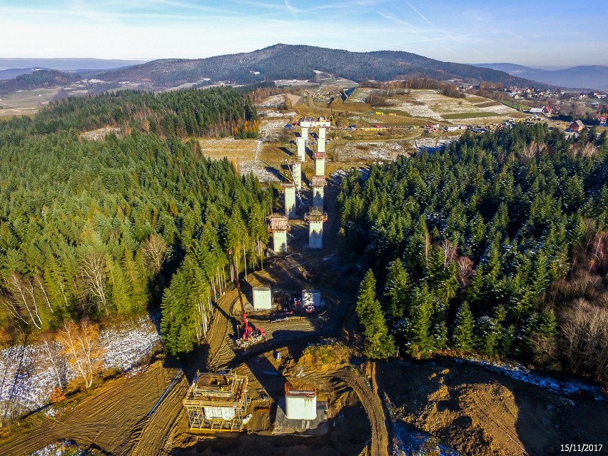 Budowa ekspresowej zakopianki. Nowa trasa rośnie jak na drożdżach [ZDJĘCIA]