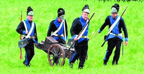 Rekonstrukcje historyczne: Poznański Regiment Odprzodowy...