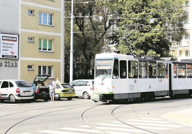 W tym miejscu, na łuku przy wjeździe na pętlę, tatry mają powodować przeraźliwy hałas.