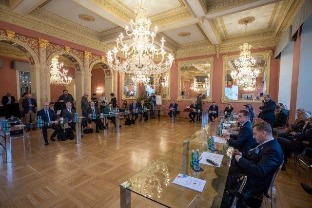 Spotkanie zorganizowano w reprezentacyjnych salach Pałacu Dąmbskich w Toruniu.