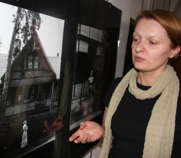 Lucyna Szukała z galerii BCK: -Fotografie przedstawiają styl świdermajer i kobiety.